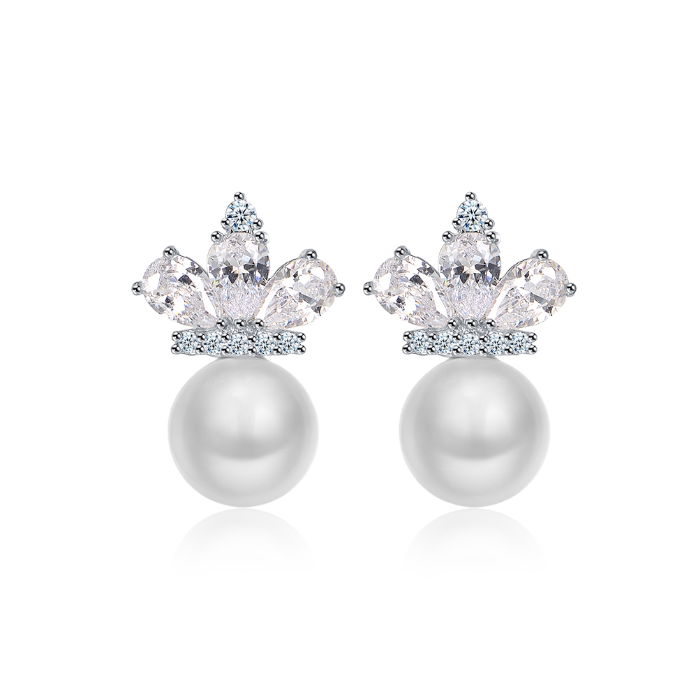 Fashion freshwater pearl earring， stud pearl earring for women.