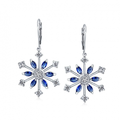 Delicate 925 silver snow flake earrings with sparkly snowflake earrings
