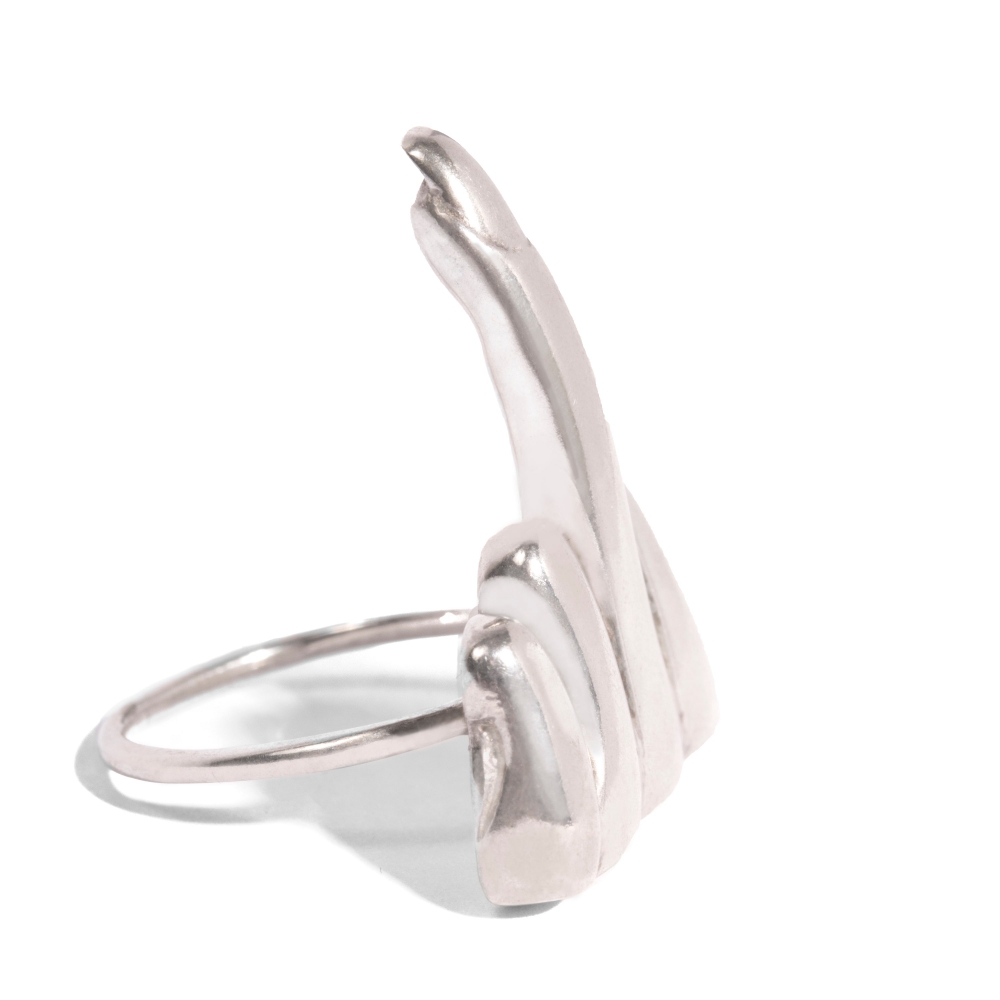 Custom fashion jewelry hand shape cool ring manufacturer high quality silver color middle finger ring